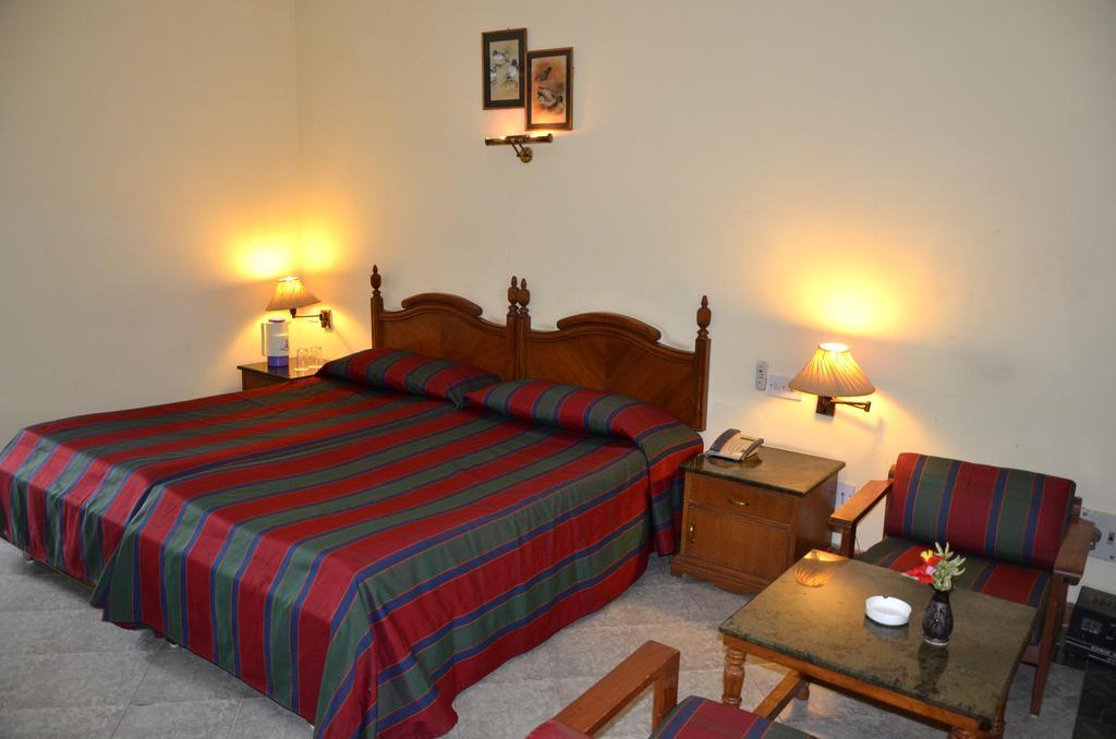 Hotel Bharatpur Ashok Zewnętrze zdjęcie