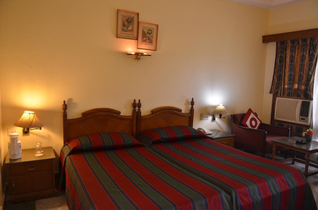 Hotel Bharatpur Ashok Zewnętrze zdjęcie