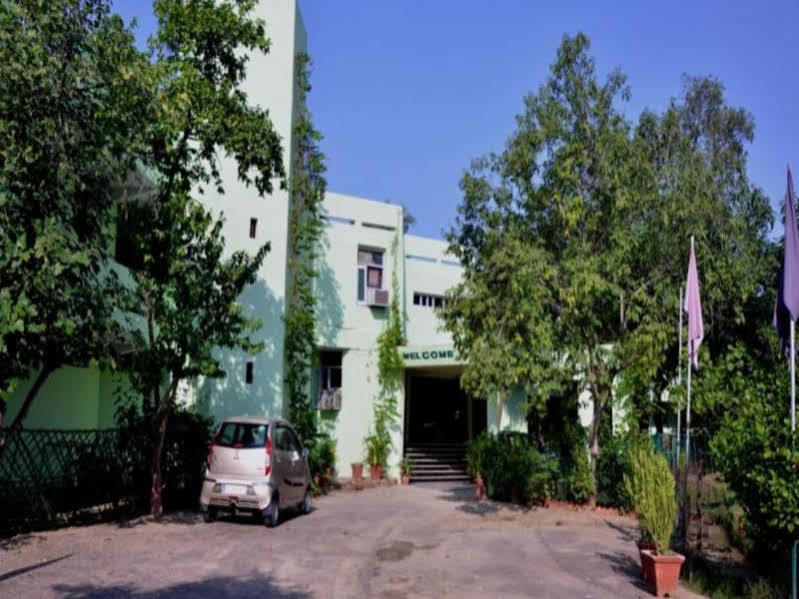 Hotel Bharatpur Ashok Zewnętrze zdjęcie
